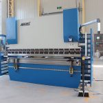 Wc67y 40t చైనా ఫోల్డర్ మాన్యువల్ మడలింగ్ మెషీన్ చేతితో ప్రెస్ బ్రేక్, స్టాకింగ్లో మార్చ్న్ను నిర్వహించింది